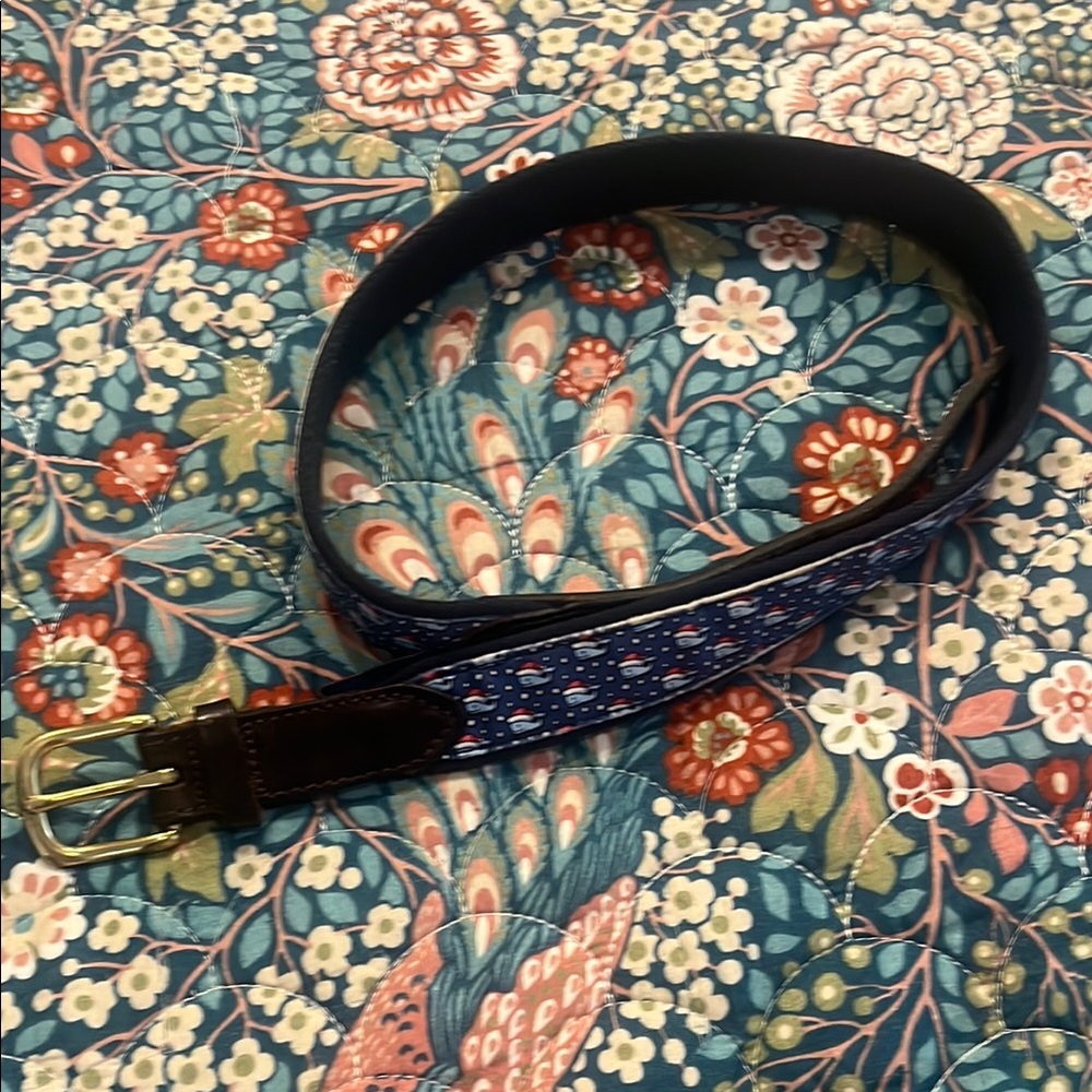 Vineyard Vines Santa whales Blue and Brown Leather Belt